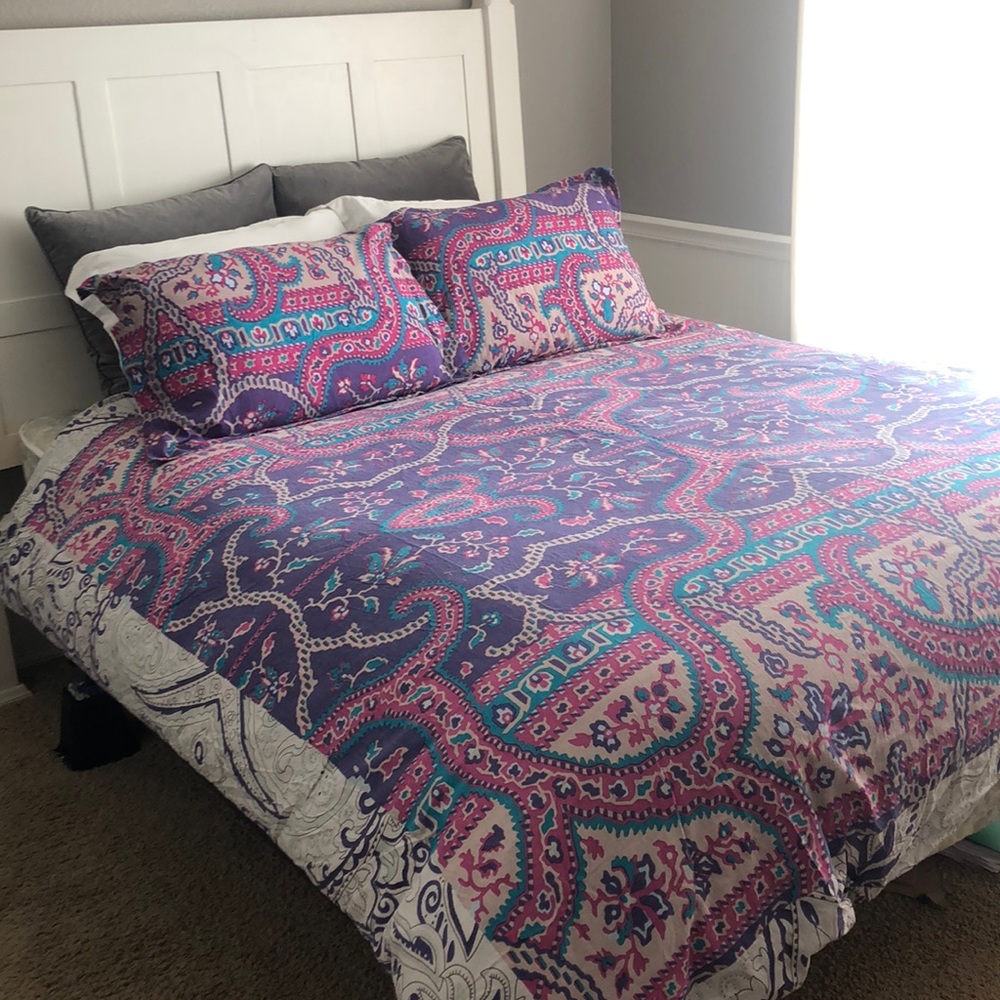 Urban outfitters duvet cover & 2 pillow shams!